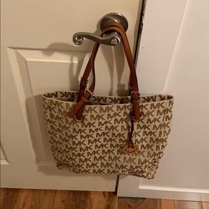 Michael Korea bucket bag